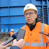 Vodja projekta pri turškem gradbincu Yapi Merkezi Bahadir Oral še 
vedno meni, da je izdajanje delovnih dovoljenj za njihove delavce 
prepočasno.