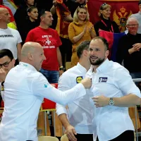 Strokovni štab reprezentance s trenerjem vratarjev Gorazdom 
Škofom, ki je svoj čas branil tudi za Koper Cimos, in selektorjem 
Urošem Zormanom (desno) je bil zadovoljen po prikazanem v 
Bonifiki.  
