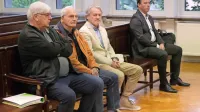 Marjan Orel, Vinko Jazbec (prvi in drugi z leve)  in Damjan Gril (prvi 
z desne) so danes podali svoje zagovore, Igor Zabret (drugi z 
desne) pa je krivdo pred dnevi priznal.



