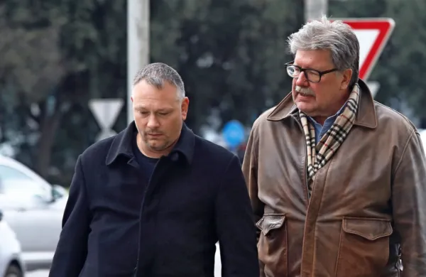 Igor Bavčar (desno) je oproščen obtožb zlorabe položaja pri 
prodaji delnic družbe Intereuropa. 