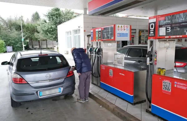 Petrol je utrpel škodo zaradi vladne omejitve cen goriv.