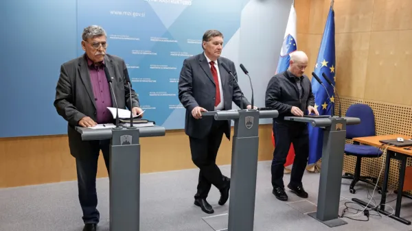 Podpredsednik sveta Emil Milan Pintar, predsednik sveta Jadran 
Bajec in član sveta Damir Josipovič

