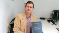 Simon Cigoj je v magistrski nalogi raziskal, kakšne stiske doživljajo svojci, ki skrbijo za ljudi z demenco.