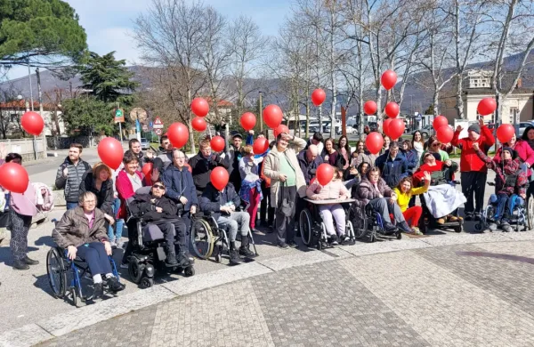 Rdeči baloni povezali Gorici
