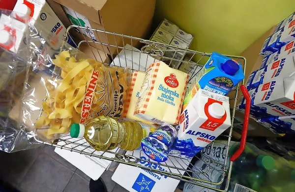  Vrednost povprečne in najcenejše košarice 15 osnovnih živil je v 
najnovejšem popisu dosegla novo najnižjo vrednost od začetka 
spremljanja.
