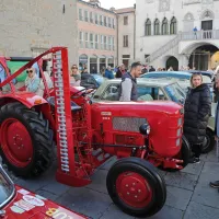 Pravcati posebnež med starodobniki je bil odlično restavriran 
traktor fahr. 