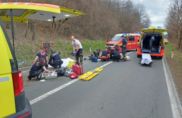 V prometni nesreči na cesti Topolc-Ribnica je motorist izgubil 
življenje.