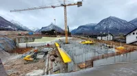 Za  8,5 milijona evrov vredno  športno dvorano se ne bodo veliko 
zadolžili, izvajalec za zdaj ne spreminja cen in zagotavlja dokončanje do konca avgusta. 