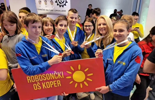 RoboSončki Osnovne šole Koper so se  z odličnimi rezultati na 
odprtem državnem prvenstvu FIRST LEGO League Slovenije 
uvrstili na svetovno prvenstvo.