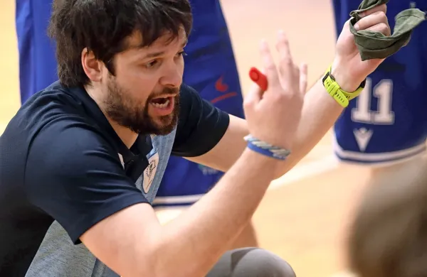 Trener Sašo Ožbolt je bistriško Plamo pur v rednem delu sezone 
pripeljal na prvo mesto.
