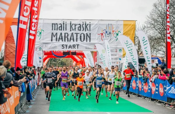 Start in cilj sežanskega maratona sta bila znova pred  nogometnim 
stadionom.