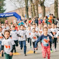 Teka po Kosovelovi ulici se je udeležilo več sto otrok in mladostnikov.