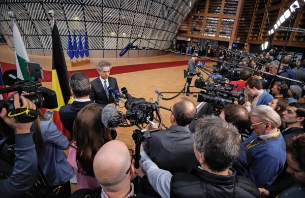 Proizvodnja streliva mora biti enakomerno razporejena po vsej 
EU, pri tem pa bi morala sodelovati tudi Slovenija, je  povedal 
premier Robert Golob.