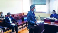 Stanislav  Valant  in  Franci  Strajnar  sta    očitke  tožilstva   zanikala.  