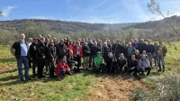 Številčna udeležba na prikazu rezi za polikonično obliko krošnje, 
ki jo je prikazal mojster rezi Mario Santopadere iz italijanske 
pokrajine Marche.