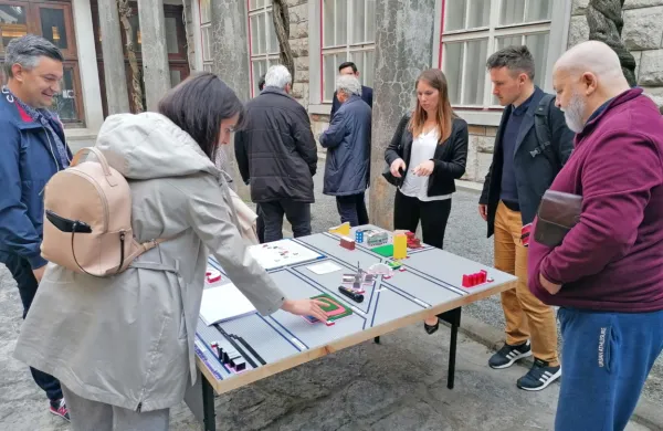 Ne le slepim  in slabovidnim,  tudi najmlajšim bodo lahko z maketo  
razložili zgodovino Nove Gorice.