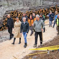 (FOTO, VIDEO) Golob: &ldquo;Pomembno je, da zdaj na Kras ne pozabimo&rdquo;