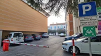 Zaradi organizacijskih in pravnih ovir si občina in javni zavodi ne 
morejo deliti službenih vozil. 
