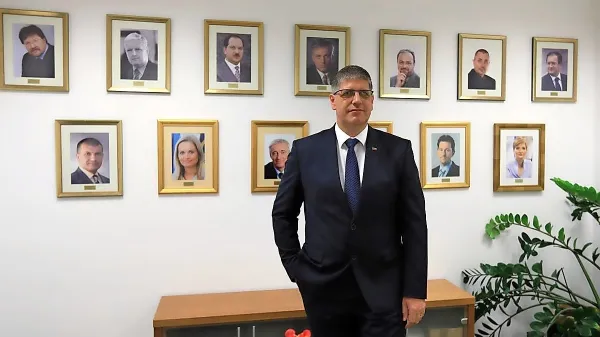 Boštjan Poklukar je prepričan, da policijo lahko vodi tudi nekdo, ki 
ni bil nikoli policist. 