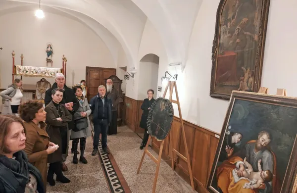 Na razstavi Sakralni predmeti na Kostanjevici so na ogled tudi 
slikarska dela.