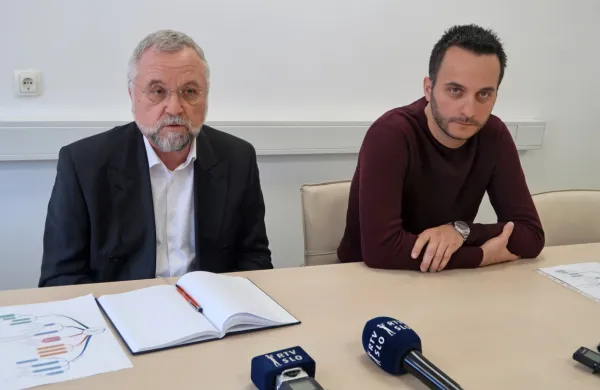 Direktor  mag. Tomaž Glažar in strokovni vodja   Miloš Simov o 
aktivnem reševanju težav s pomanjkanjem zdravnikov. 