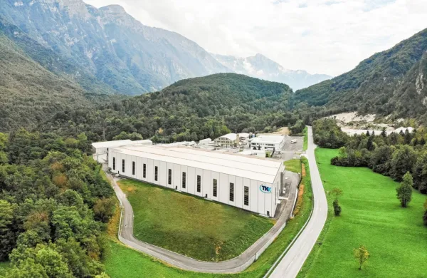 Dva delavca iz podjetja TKK Srpenica sta poskrbela za (pred)prvoaprilsko šalo, ki je v minulih dneh zakrožila po družbenih 
omrežjih.