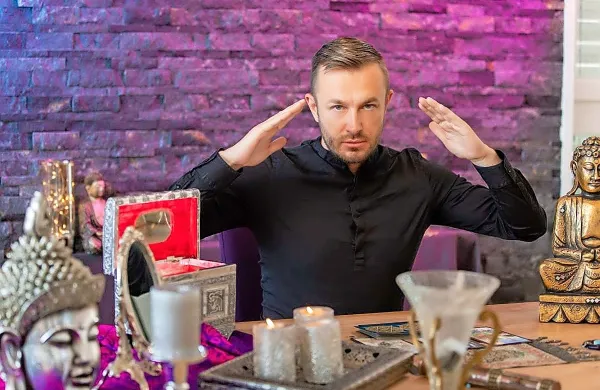 Vedeževalec Blaž priznava, da prejema tudi reklamacije, a zatrjuje, da jih vedno ugodno reši. 