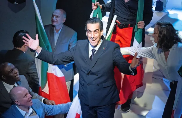 V   Londonu so    sinoči premierno  uprizorili muzikal  o premierju 
Silviu Berlusconiju.