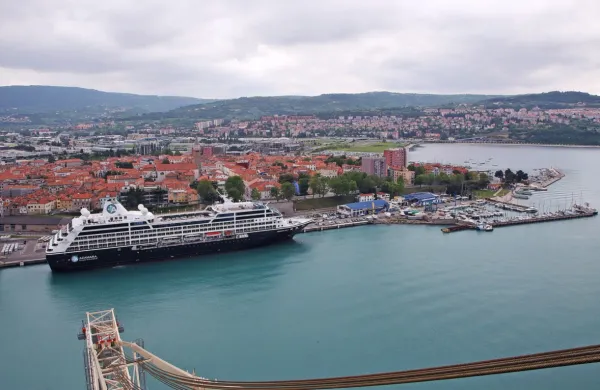 Jutri bo v Koper priplula prva potniška ladja, skupaj pa bo letos 
mesto obiskalo 81 plavajočih hotelov.