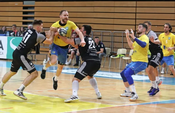 Koprski rokometaši (v rumeno-modrih dresih) se bodo v Ormožu 
poskušali vrniti na zmagovite tirnice. 