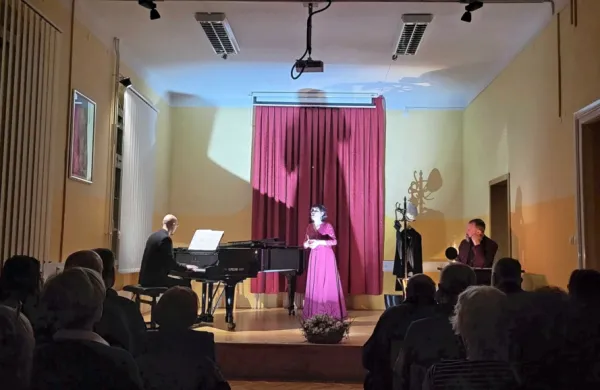  “Uglasbljeno Maksino bolečino” sta interpretirala sopranistka 
Jerica Rudolf in pianist Marko Kanalec.