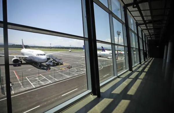 Bruselj je prižgal zeleno luč programu subvencioniranja letalskih 
povezav, s katerim želi vlada izboljšati povezljivost Slovenije, so 
potrdili na infrastrukturnem ministrstvu. 