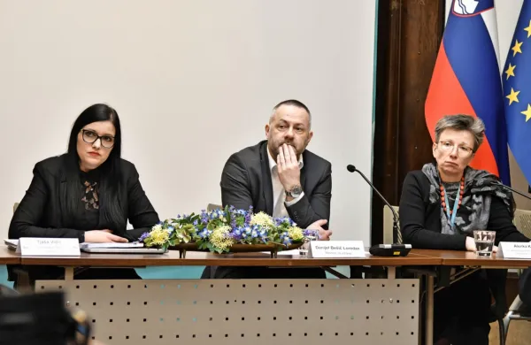 Z leve proti desni: državna sekretarka Tjaša Vidic, minister za 
zdravje Danijel Bešič Loredan in v. d. generalnega direktorja 
direktorata za digitalizacijo v zdravstvu Alenka Kolar

