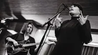V intimnem zavetju tolminske SDK sta nastopili Vesna Godler in 
Jana Beltran, ki ustvarjata kot duo All Strings Detached.