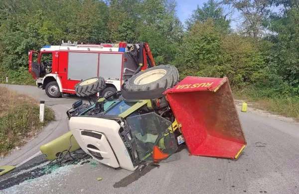Nesreče s traktorji niso nobena redkost, žal se vse ne končajo tako 
srečno, kot se je ta. 