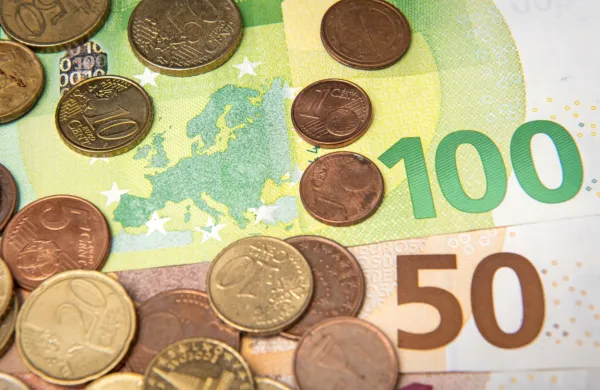 Fiskalni svet: Poraba za blažitev draginje letos predvidoma za pol milijarde nižja od načrtov