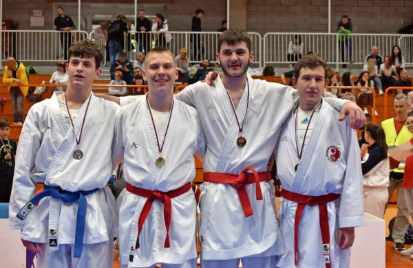 Najboljši mladinci kategorije nad 76 kg, z  leve so: Luka Bele 
(Kozjansko), zmagovalec Timotej Stojadinović (Koper) ter  bronasta  
Jakob Žumer (Bushido) in  Klemen Kolšek (Gorica).

 

