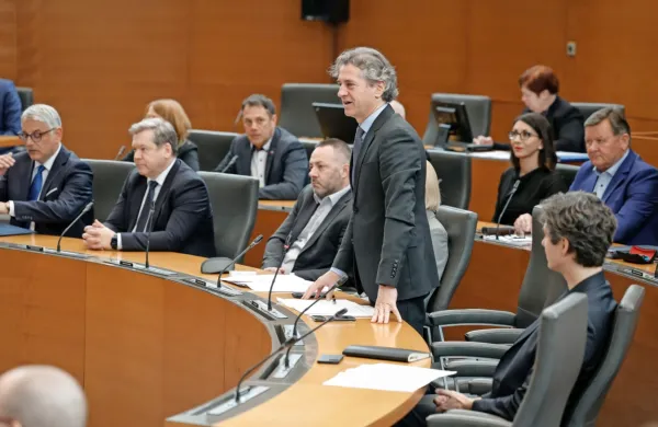 Po raziskavi #Novanormalnost družbe Valicon stopnja zaupanja v 
delo vlade Roberta Goloba še naprej upada.