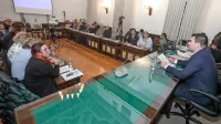 Najvišje sejnine v Istri prejemajo piranski občinski svetniki, kar deset odstotkov županove bruto plače, medtem ko so nadzorniki najbolje plačani v Mestni občini Koper. 