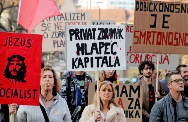 V Ljubljani je včeraj popoldne potekal Pohod za javno zdravstvo 
civilne iniciative Glas ljudstva, s katerim so pozvali k ureditvi 
razmer v zdravstvu. 