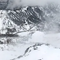 Snežni plaz odnesel skupino slovenskih plezalcev na Bov&scaron;kem
