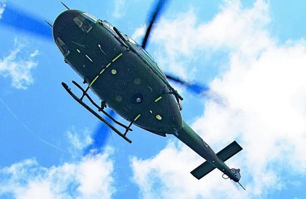 Francoski študentje so prenočili v bivaku, danes pa so jih s 
helikopterjem nepoškodovane pripeljali v dolino.