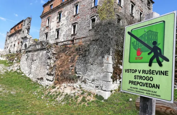 Občina želi ostanke zaščiti pred dokončnim propadom in zagotoviti varnost obiskovalcev.