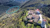 Akumulacijo Kubed so v preteklosti risali v globeli, ki jo obkroža cesta, ki vodi iz Kopra in Trsta prek MP Sočerga v Istro in na Reko. Označili smo 
zgolj približno območje zadrževalnika in     ne  nakazujemo njegove morebitne velikosti.