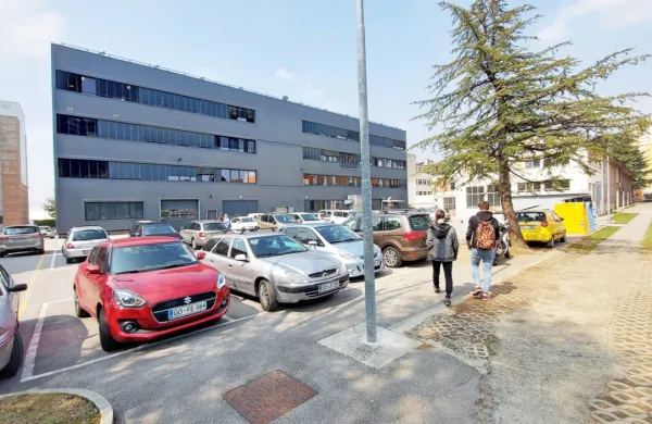 V goriški regiji premorejo največje število osebnih vozil na 1000 
prebivalcev, a imajo hkrati tudi najstarejši vozni park.