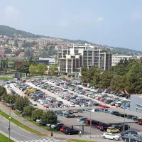 Avtomobilov imamo vedno več, a so ti vedno bolj stari