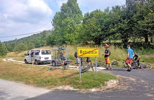 Kolesarski park to sezono ne bo obratoval, najverjetneje pa se 
vrača prihodnje leto.  Enako naj bi veljalo za pašo krav. 