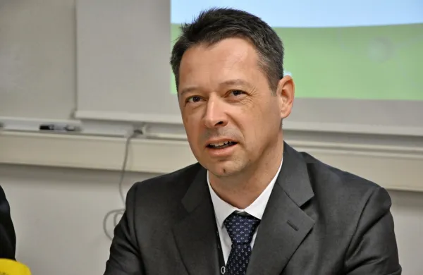 V Nuklearni elektrarni Krško (Nek) je predsednika uprave Staneta 
Rožmana, ki je nuklearko vodil 34 let, danes nasledil Gorazd 
Pfeifer (na fotografiji).