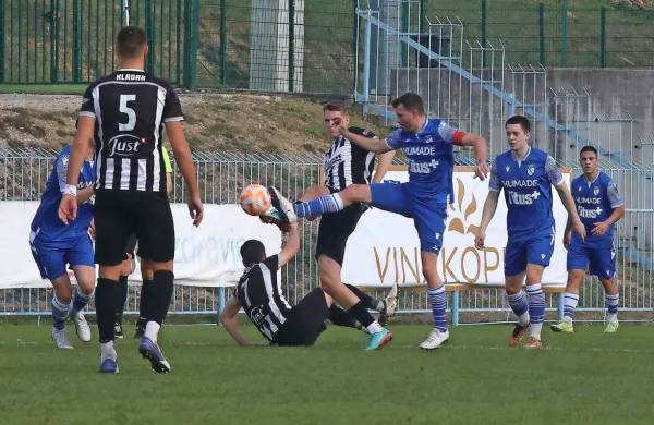 Dekančani (v modrih dresih) so se v soboto veselili zmage, Biljenci 
pa remija. 
