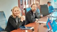Nova direktorica ilirskobistriške občinske uprave je domačinka 
Jana Knafelc Strle. Ob njej sta župan Gregor Kovačič in dosedanji 
v. d. direktorja Boštjan Primc, sicer vodja oddelka za razvojne 
projekte.